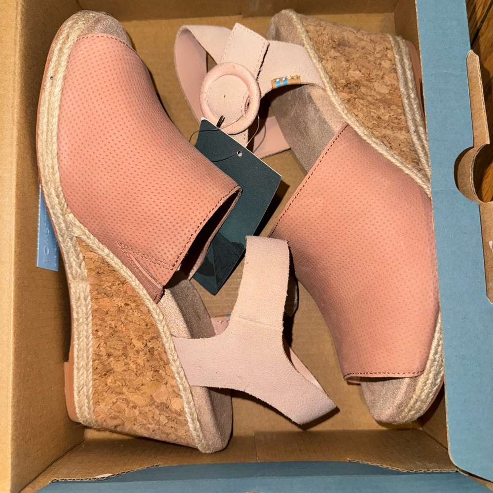 NWT Wedges Pink Toms